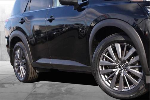 2023 Nissan Pathfinder SL 4WD