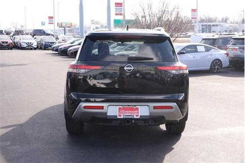 2023 Nissan Pathfinder SL 4WD