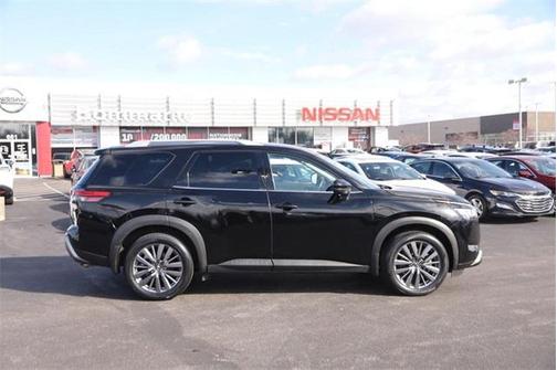 2023 Nissan Pathfinder SL 4WD
