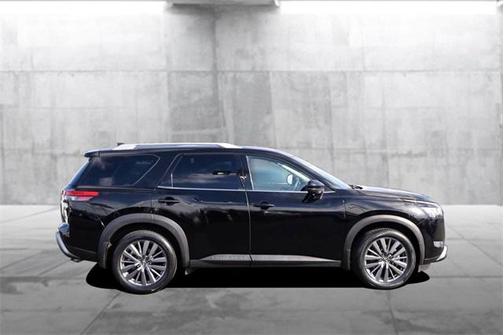 2023 Nissan Pathfinder SL 4WD