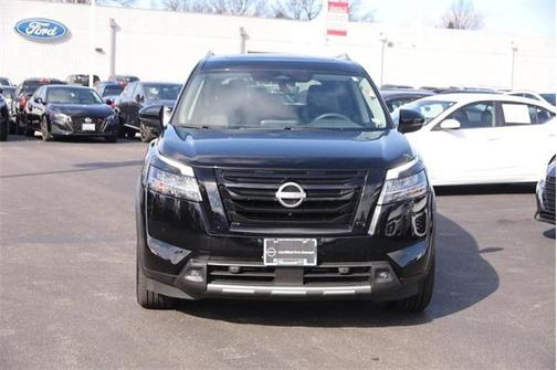 2023 Nissan Pathfinder SL 4WD