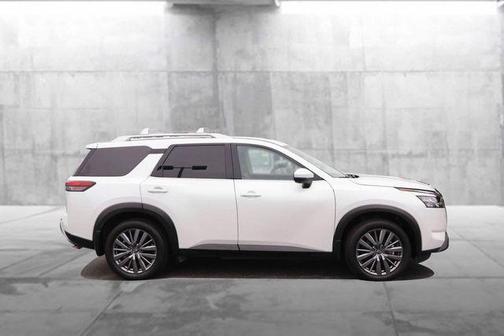 Everest White Pearl 2025 Nissan Pathfinder SL 4WD