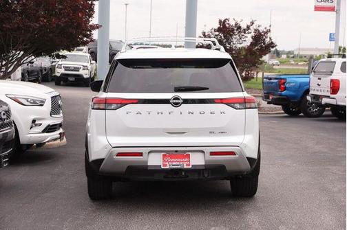 Everest White Pearl 2025 Nissan Pathfinder SL 4WD