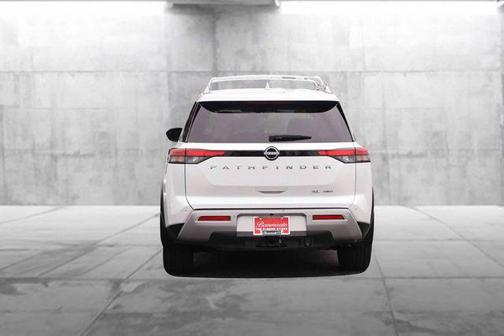 Everest White Pearl 2025 Nissan Pathfinder SL 4WD