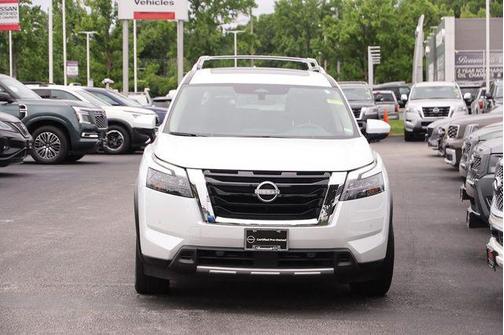 Everest White Pearl 2025 Nissan Pathfinder SL 4WD