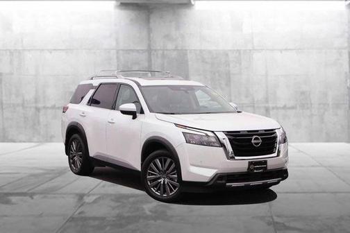 Everest White Pearl 2025 Nissan Pathfinder SL 4WD