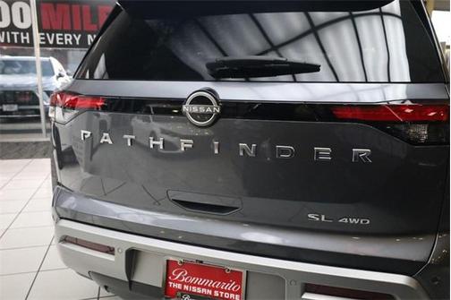 2025 Nissan Pathfinder SL 4WD