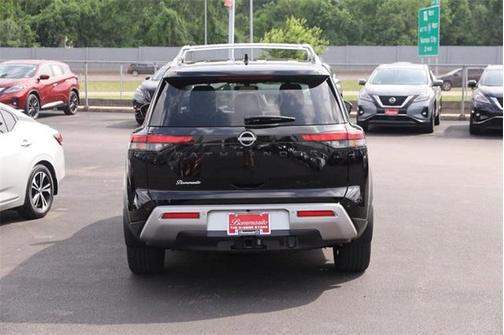 2023 Nissan Pathfinder SL 4WD