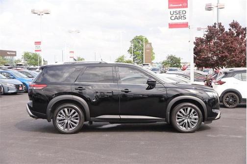 2023 Nissan Pathfinder SL 4WD