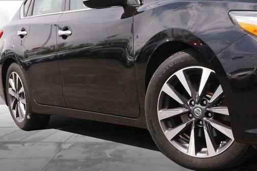 Super Black 2017 Nissan Altima 2.5 SL