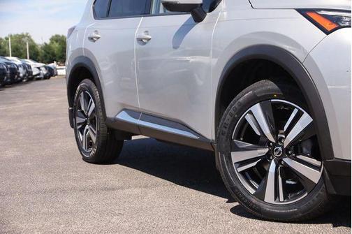 Brilliant Silver Metallic 2021 Nissan Rogue SL