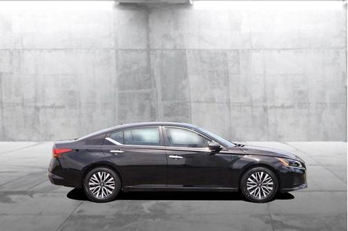 Super Black 2024 Nissan Altima 2.5 SV