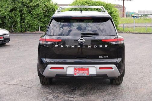 Super Black 2025 Nissan Pathfinder SL 4WD