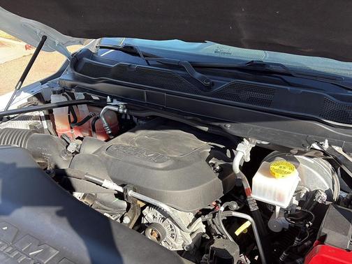 2023 RAM 2500 Tradesman Crew Cab 4x4 8' Box