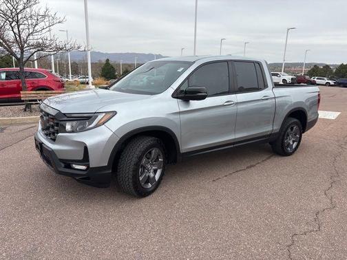 Solar Silver Metallic 2025 Honda Ridgeline