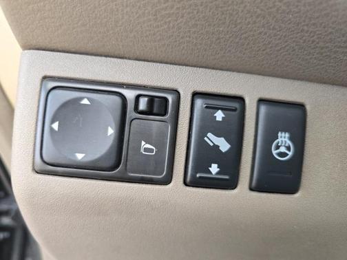 2011 Nissan Pathfinder LE