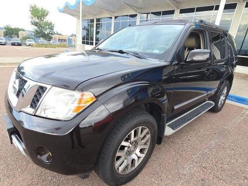 2011 Nissan Pathfinder LE