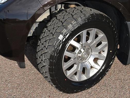 2011 Nissan Pathfinder LE
