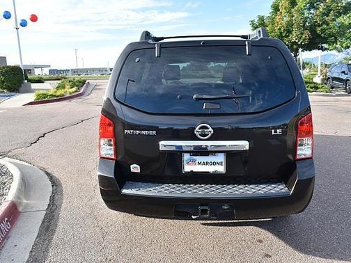 2011 Nissan Pathfinder LE