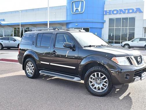 2011 Nissan Pathfinder LE