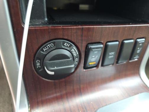 2011 Nissan Pathfinder LE