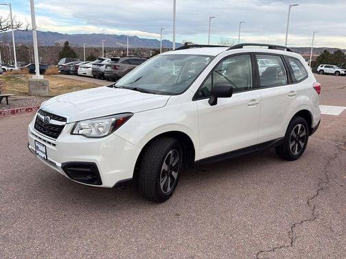 Crystal White Pearl 2018 Subaru Forester 2.5i