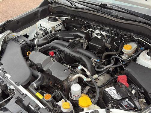 Crystal White Pearl 2018 Subaru Forester 2.5i