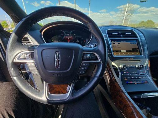 BLUE DIAMOND METALLIC 2019 Lincoln Nautilus Reserve