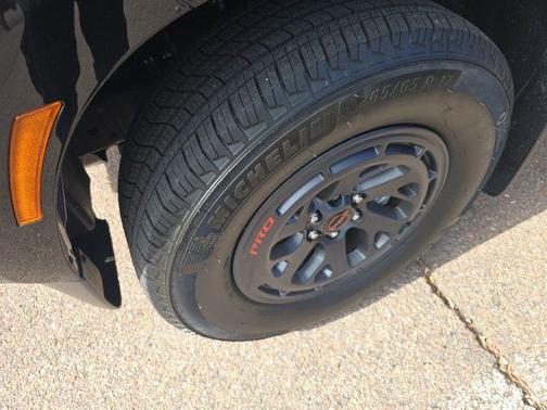 Super Black 2025 Nissan Frontier SV