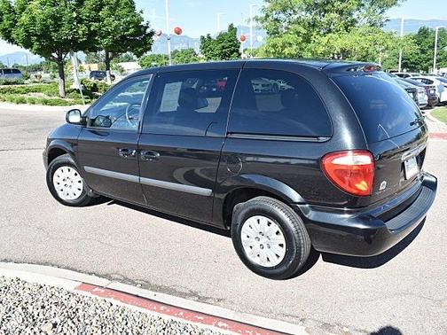 2005 Chrysler Town & Country Base