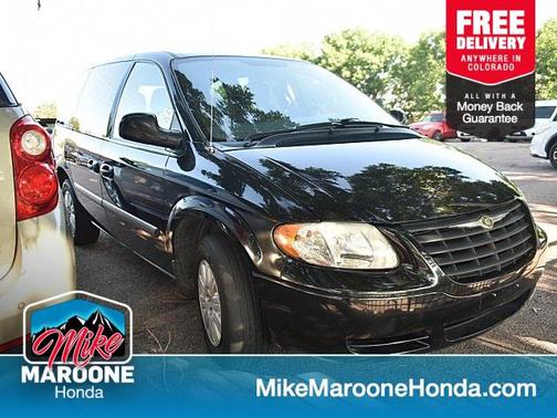 2005 Chrysler Town & Country Base
