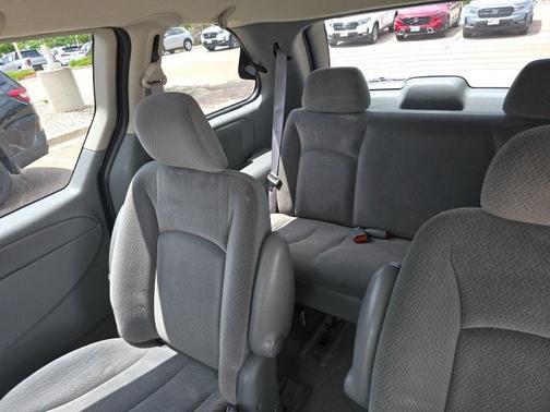 2005 Chrysler Town & Country Base