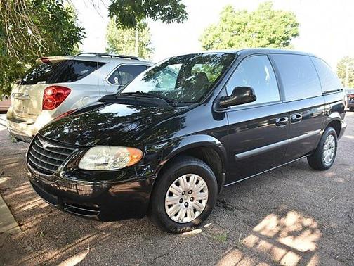 2005 Chrysler Town & Country Base