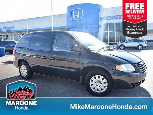 2005 Chrysler Town & Country Base