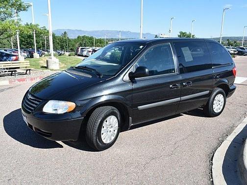 2005 Chrysler Town & Country Base