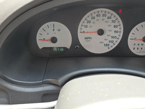 2005 Chrysler Town & Country Base