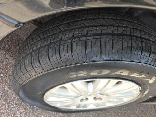 2005 Chrysler Town & Country Base