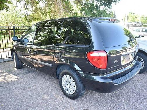 2005 Chrysler Town & Country Base