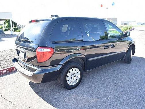 2005 Chrysler Town & Country Base