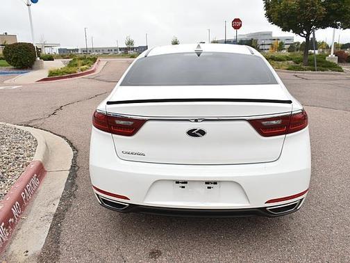 2017 Kia Cadenza Premium