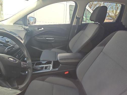 INGOT SILVER METALLIC 2017 Ford Escape SE