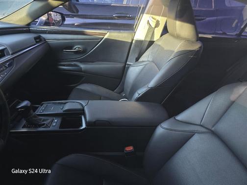 2021 Lexus ES 300h Base