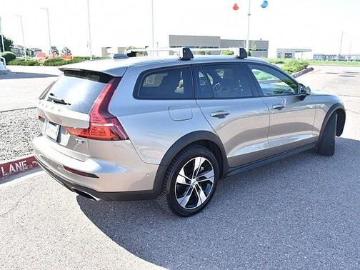2020 Volvo V60 Cross Country T5