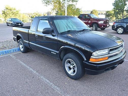 2001 Chevrolet S-10 Base