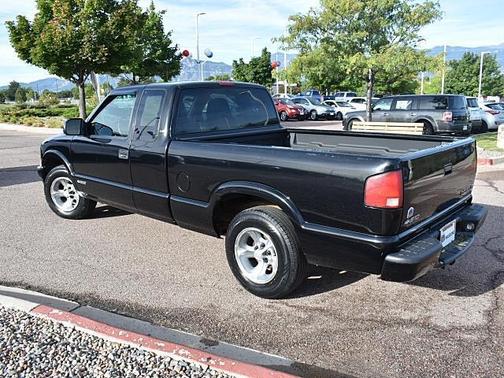 2001 Chevrolet S-10 Base