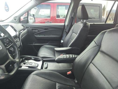 Lunar Silver Metallic 2022 Honda Pilot AWD Elite