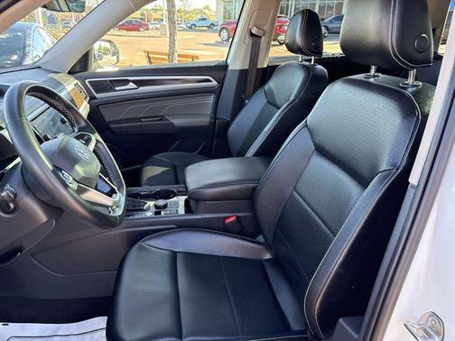 Pure White 2022 Volkswagen Atlas 3.6L SE w/Technology