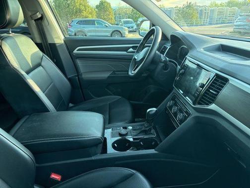 Pure White 2022 Volkswagen Atlas 3.6L SE w/Technology