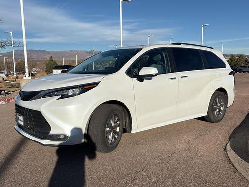 2023 Toyota Sienna XLE