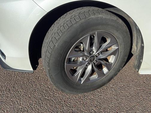 2023 Toyota Sienna XLE